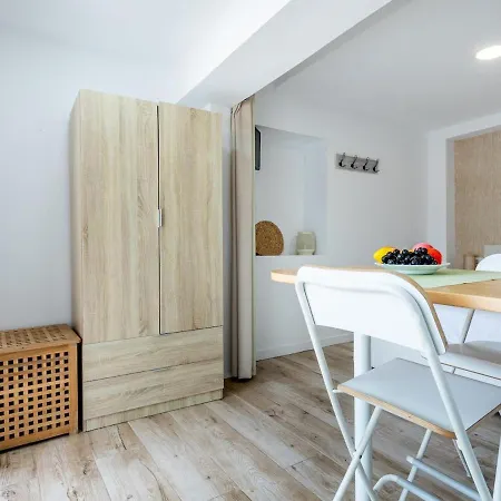 B2 Amazing Front Apartman *